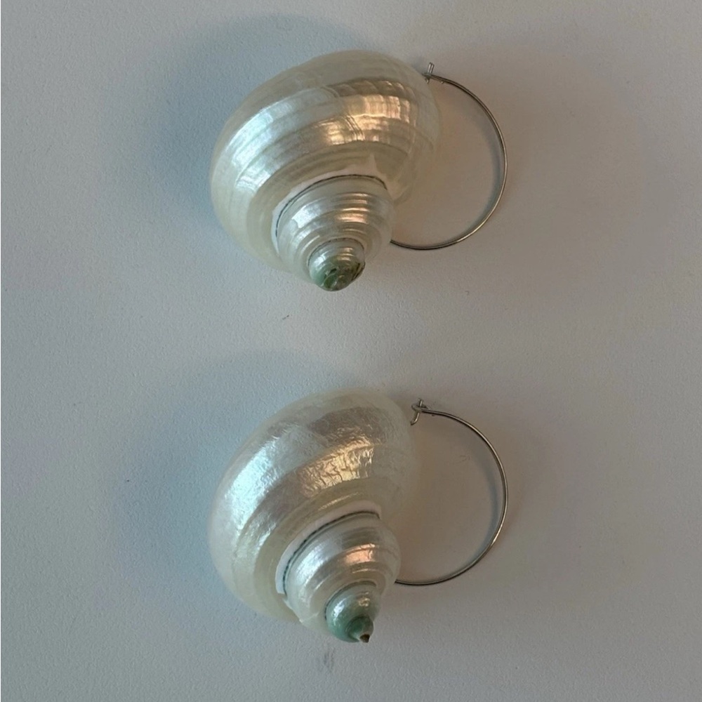 Elegant natural Shell Design hoops Earrings